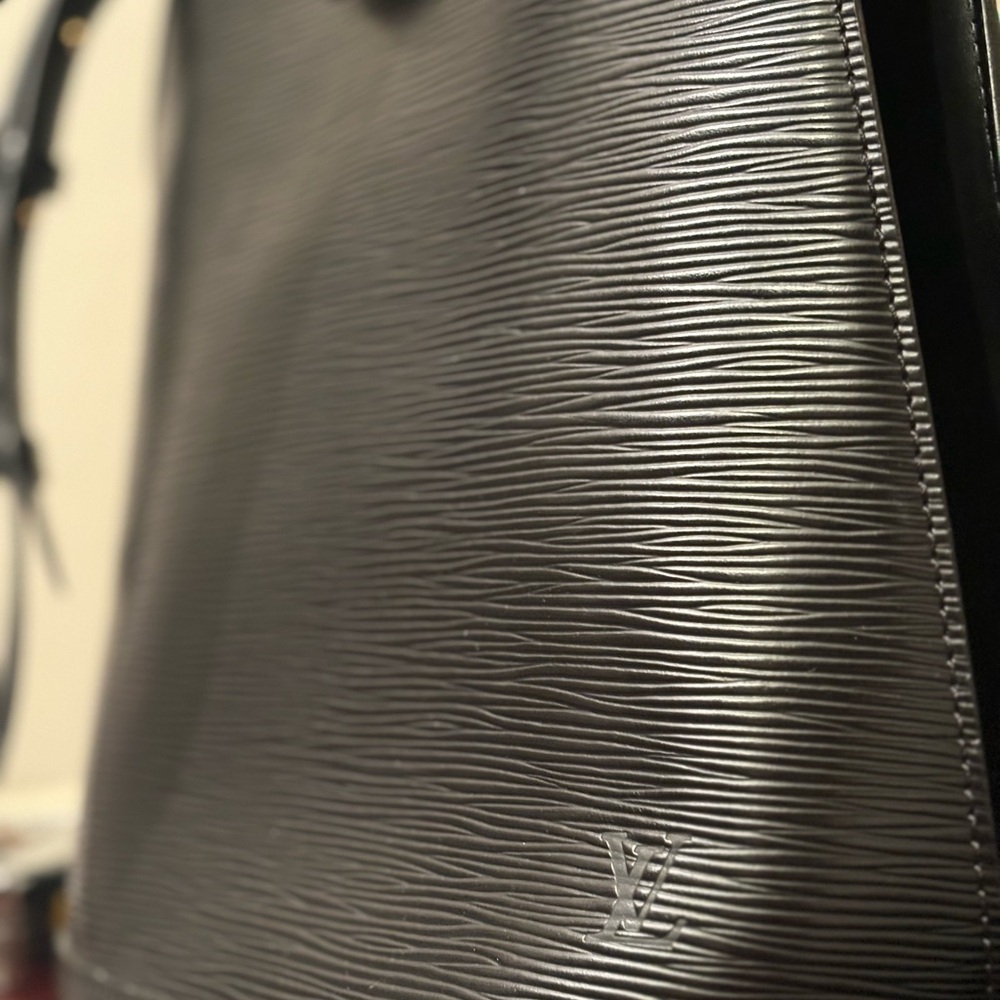 Louis Vuitton elegant black bucket bag - Picture 14 of 16